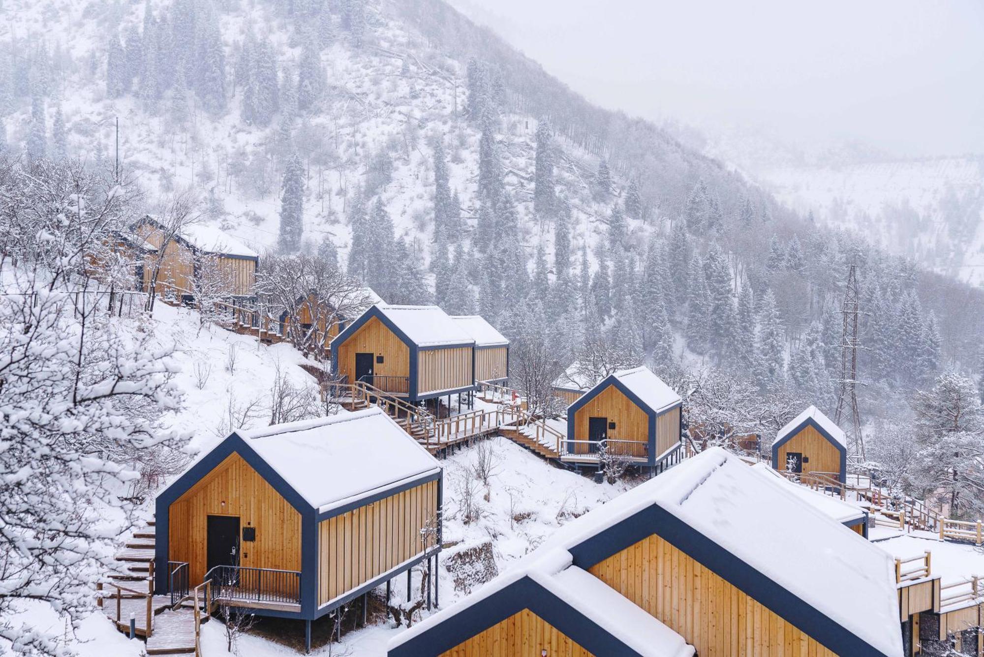Qazaq Auyl Eco Hotel 阿拉木图 外观 照片